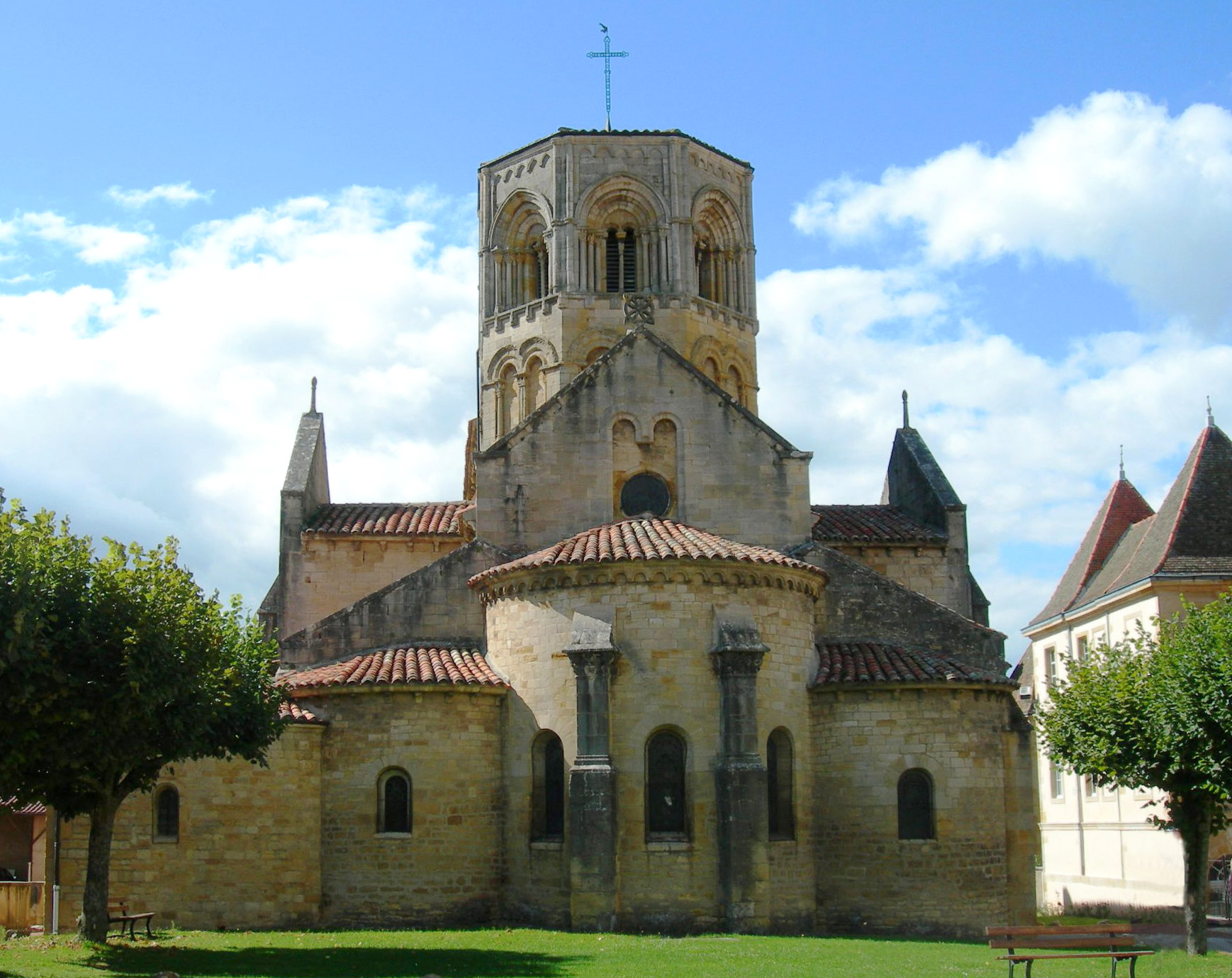 Semur_en_Brio_from_E_DSCN1575