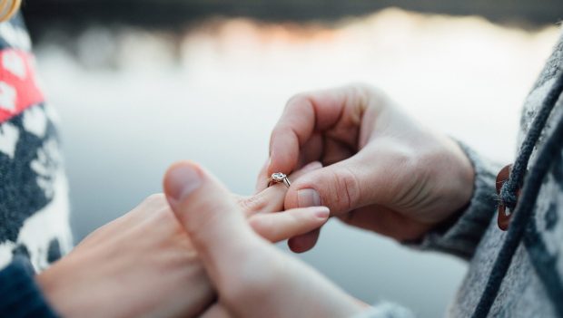 PROPOSAL,RING,HANDS