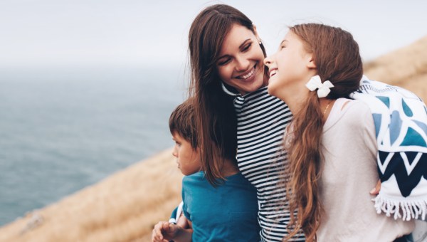 MOM,SON,DAUGHTER,HUG,BEACH