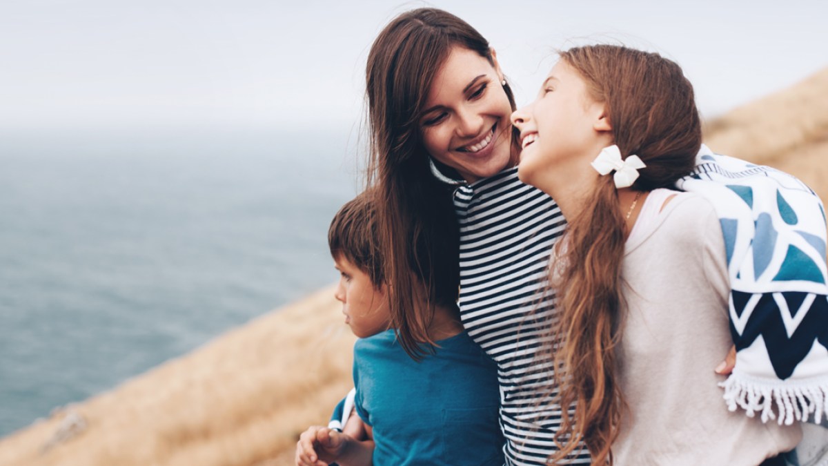 MOM,SON,DAUGHTER,HUG,BEACH