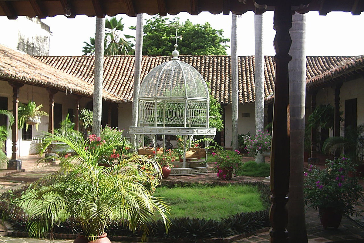 MOMPOX