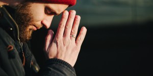 Los beneficios de la oración, según la neurociencia