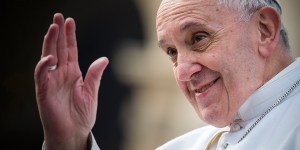 El Papa contra las idolatrías: Maquillarse está bien, pero no ser una diosa