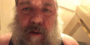 Russell Crowe canta un himno cristiano a sus seguidores de Instagram