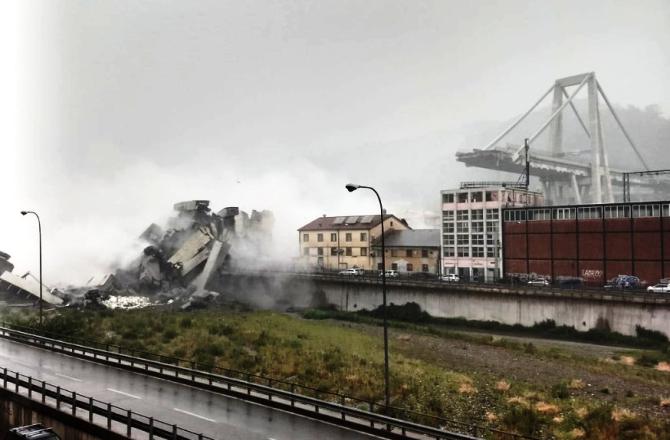 CROLLO PONTE GENOVA
