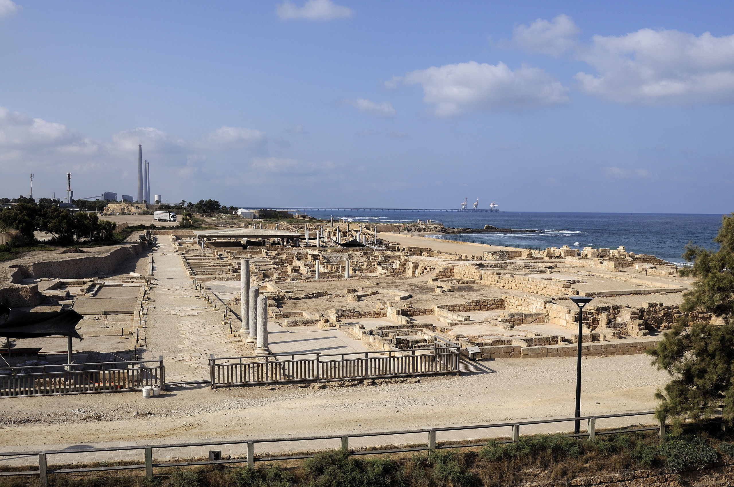 Caesarea_maritima_(DerHexer)_2011-08-02_098