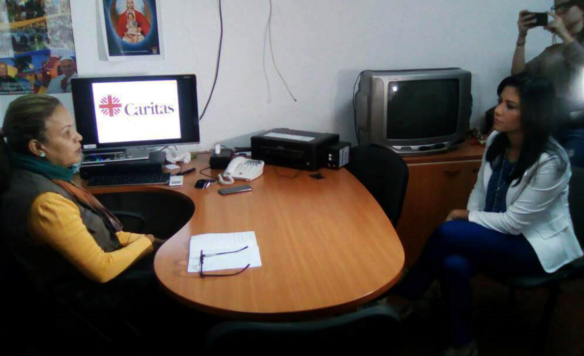 Marinellys_Tremamunno_en_reunión_con_Janeth_Márquez,_directora_de_Cáritas_Venezuela