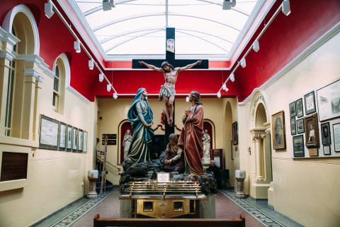 ¿Qué es el vestíbulo o nártex en una iglesia católica?