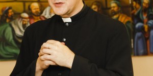 Por qué a algunos sacerdotes católicos se les llama párroco