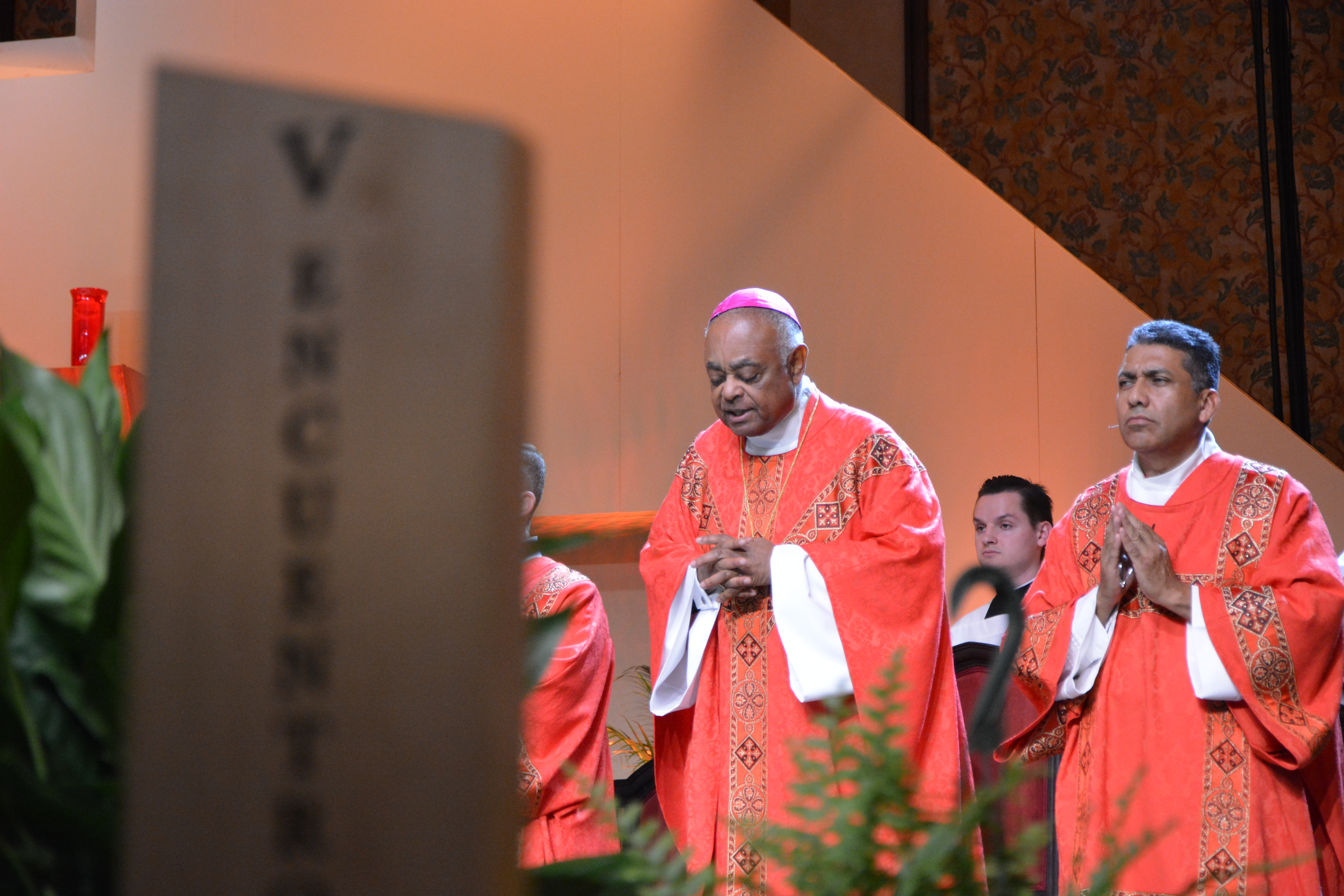 Monseñor Wilton Daniel Gregory, arzobispo de Atlanta, durante una Eucaristía durante el Encuentro