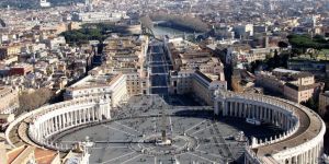 ¿Por qué tiene esa forma la plaza de San Pedro del Vaticano?