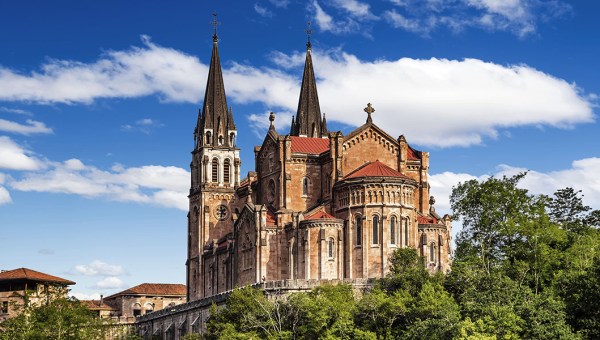 Corner Item Image - El santuario de Covadonga: leyendas de la reconquista
