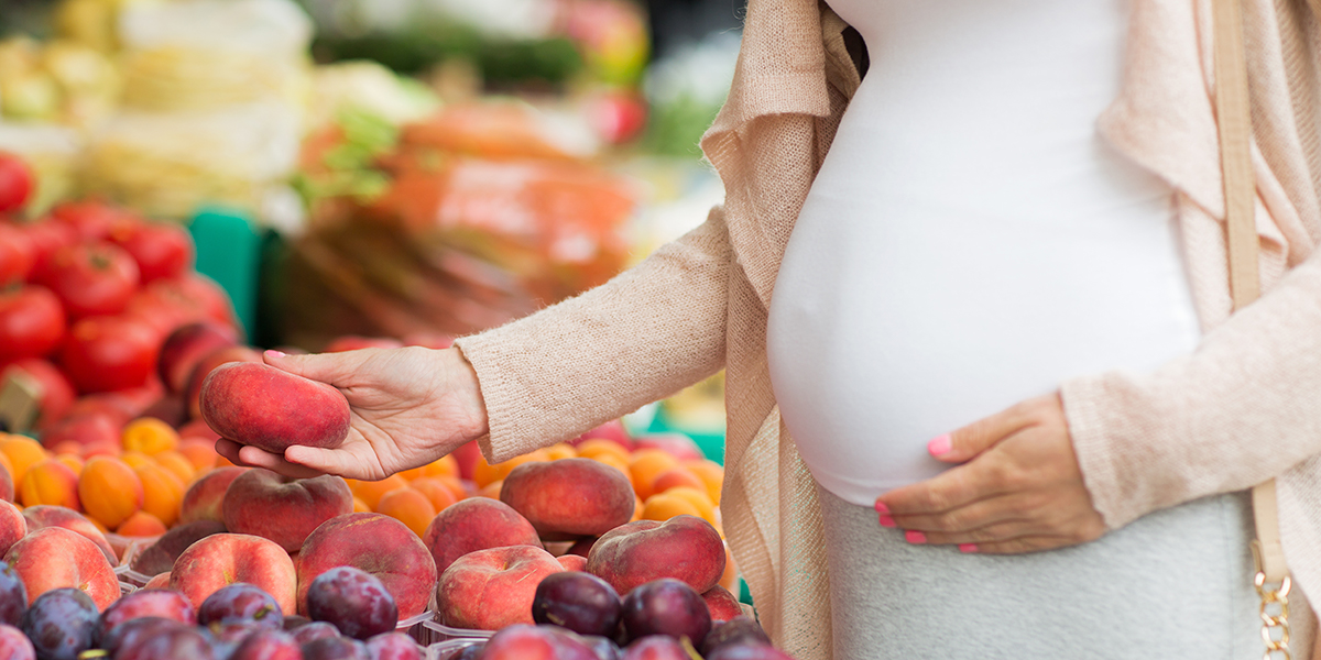 PREGNANT WOMAN GROCERY SHOPPING