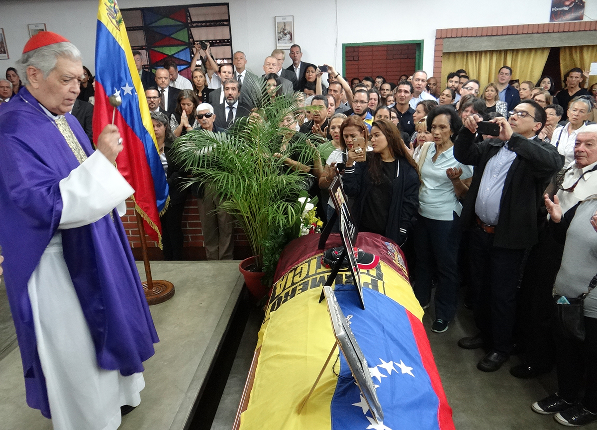 Cardenal Urosa presiden Misa Exequial por el Concejal Fernando Albán en Caracas el 10Oct2018 – Fotos @GuardianCatolic (34 (37)