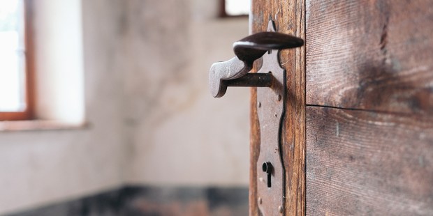 DOOR