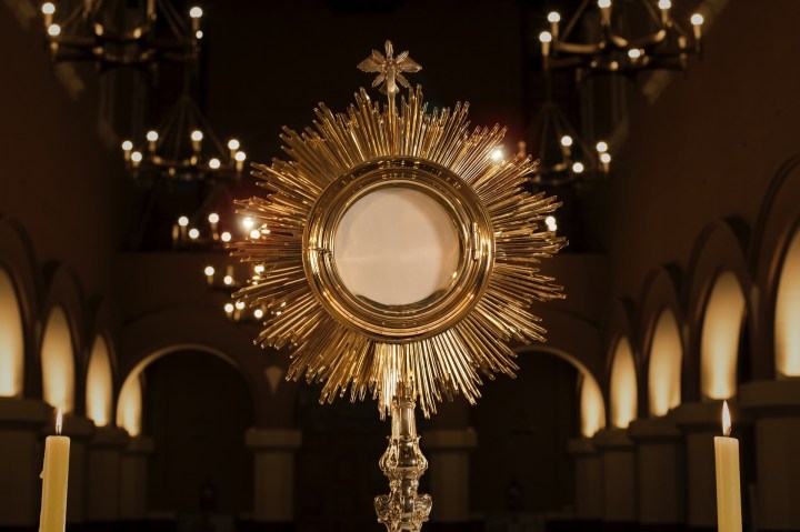 WEB-MONSTRANCE-CLOSE-SUNBURST-FOTORECH-PIXABAY-CC0