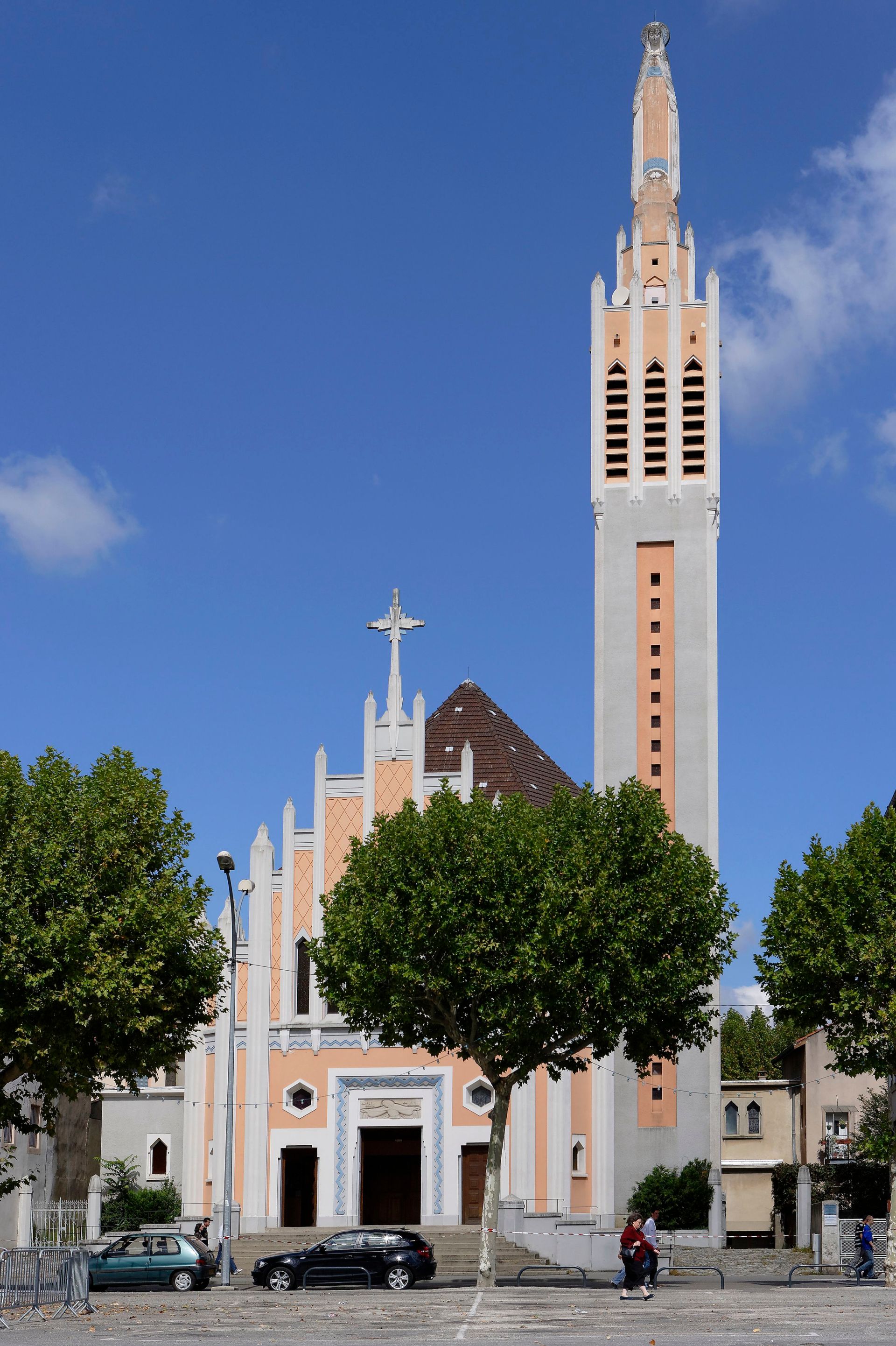 NOTRE DAME DE LOURDES