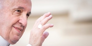 El papa Francisco a periodistas: Miren hacia la gente y llamen injusticia a lo que es injusticia 