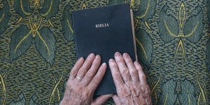 Una bella oración para quien entra en la vejez