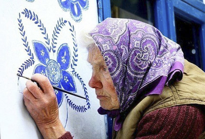 house-painting-90-year-old-grandma-agnes-kasparkova-59d3412b80894__700