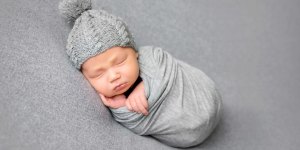 15 nombres de niño cuyo significado conecta con Dios