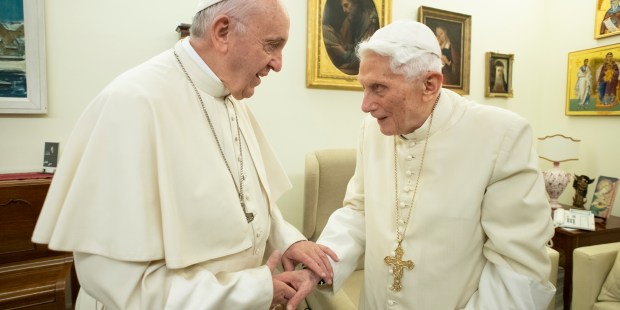 Benedicto XVI y Papa Francisco