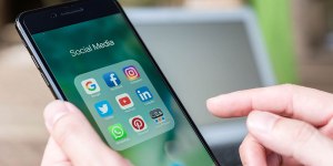 ¿Te distraes fácilmente con tu celular? Reza esta oración para estar concentrado