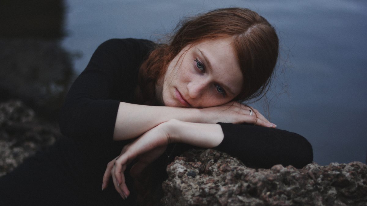 alone-attractive-beautiful-1554228