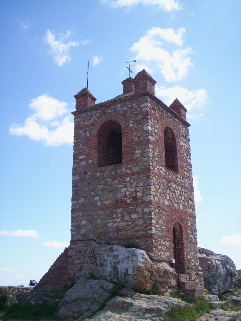 Ermita_de_la_Virgen_del_Castillo_(Chillón,_Ciudad_Real)._Campanario_vista_completa