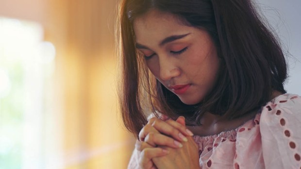 WOMAN,PRAYING