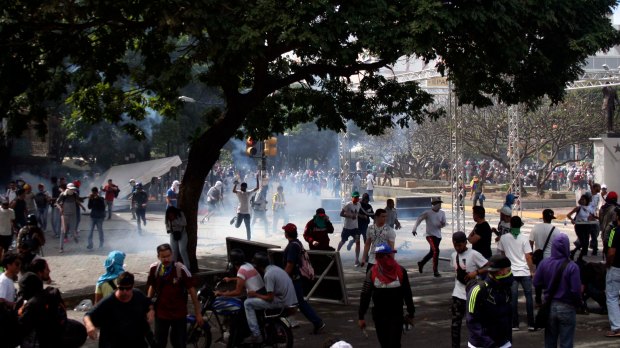 protestas_en_venezuela_después_de_la_juramentación_de_juan_guaidó_como_presidente_interino_de_venezuela_-_fotos_josé_cohén_(3)