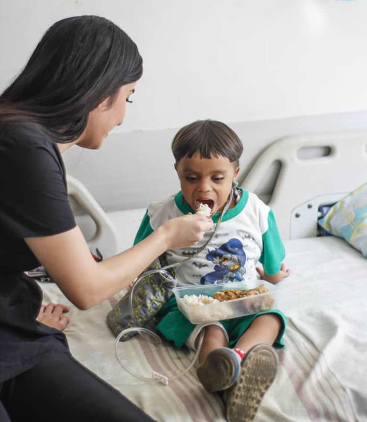 Melanie_trabajando_con__los_niños_del_Hospital_JM_de_los_Ríos_de_Caracas_-_Fotos_Lisseth_Manjoud_(2)