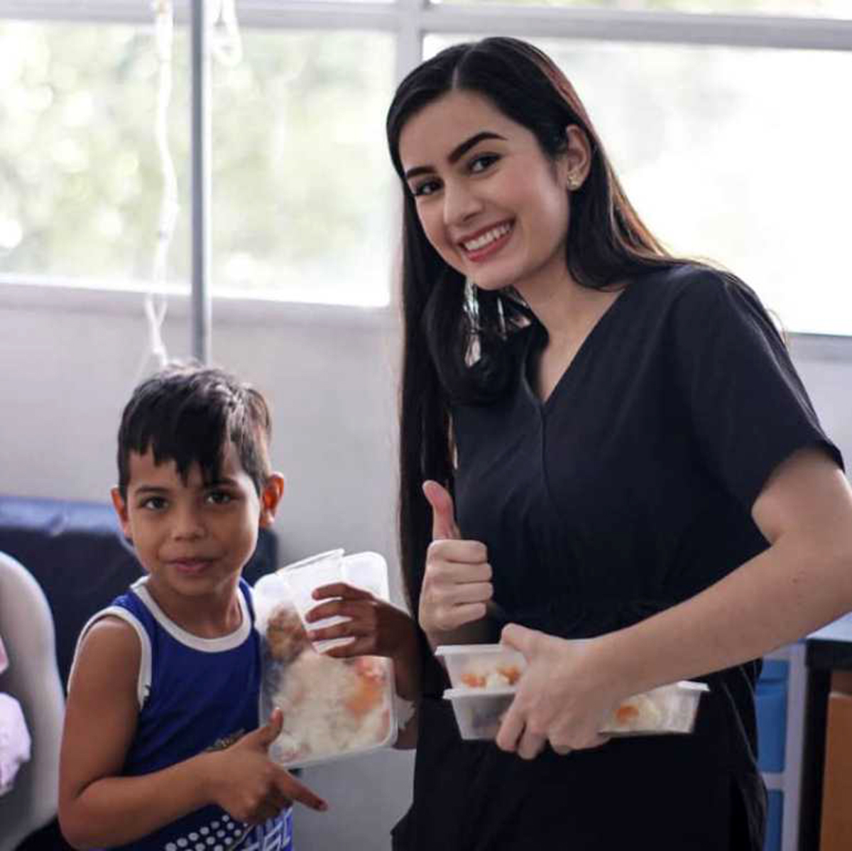 Melanie_trabajando_con__los_niños_del_Hospital_JM_de_los_Ríos_de_Caracas_-_Fotos_Lisseth_Manjoud_(4)