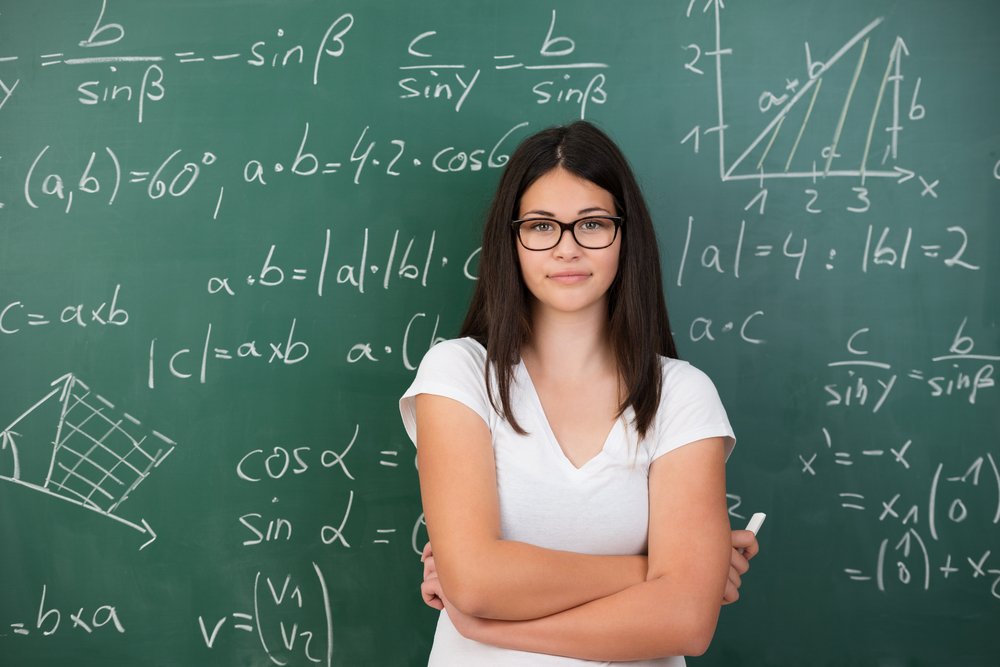 web-woman-intelligence-teacher-mathematics-shutterstock_220053511-por-stockfour-ai
