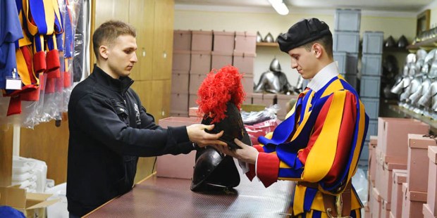 Nuevos cascos de la Guardia Suiza