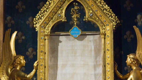 CHARTRES CATHEDRAL; HOLY VEIL; BLESSED VIRGIN MARY; SANCTA CAMISIA