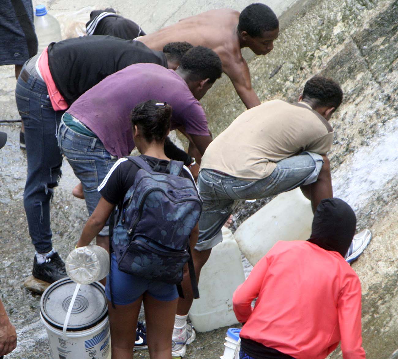 WEB-VENEZUELA-WATER-car16-crisis_de_agua_en_caracas_rio_guaire13-José Cohen