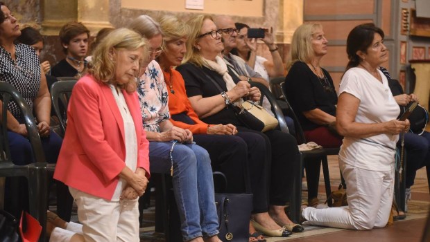 UN ROSARIO POR LA VIDA
