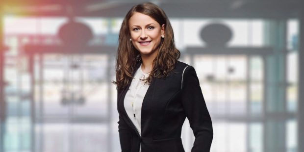 BUSINESS WOMAN