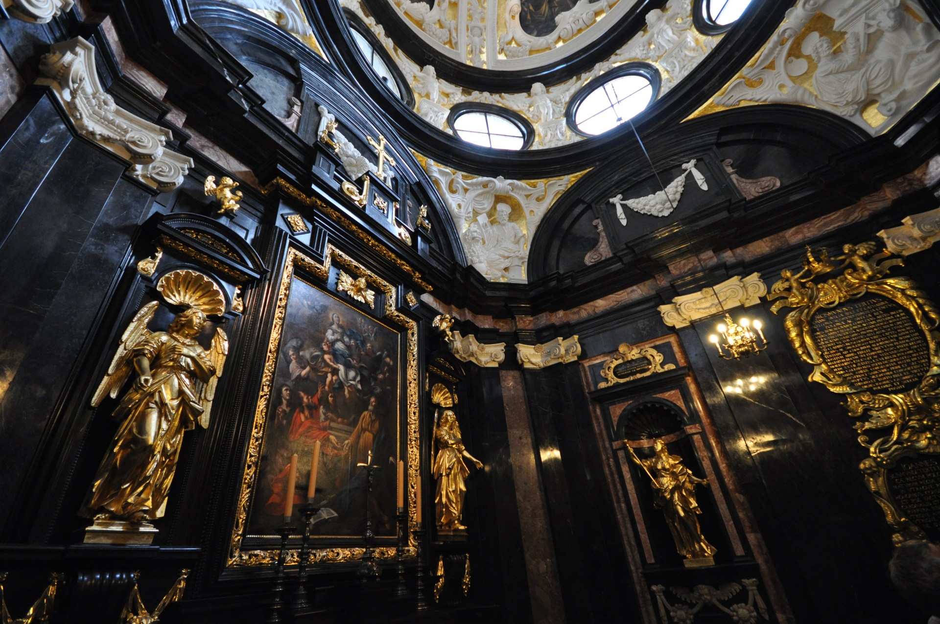 vasa_chapel_wawel_cathedral.jpg