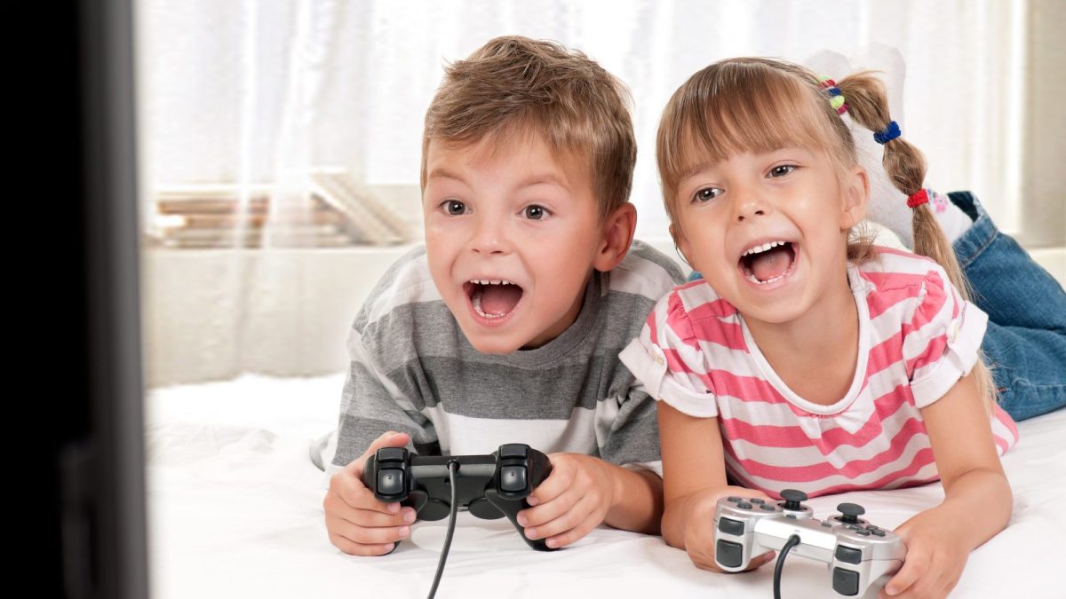 web3-children-playing-videogame-e1555398742806.jpg