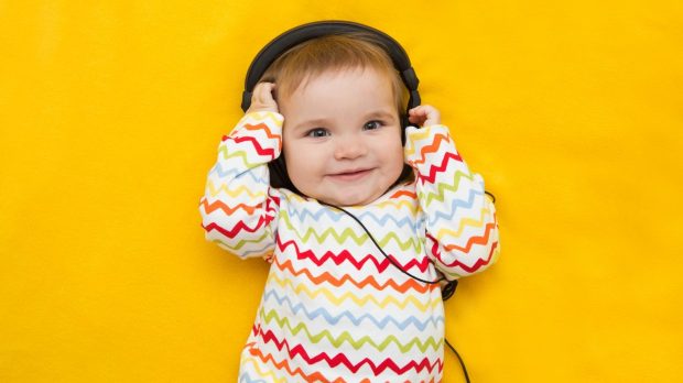 web3-little-baby-play-headphones