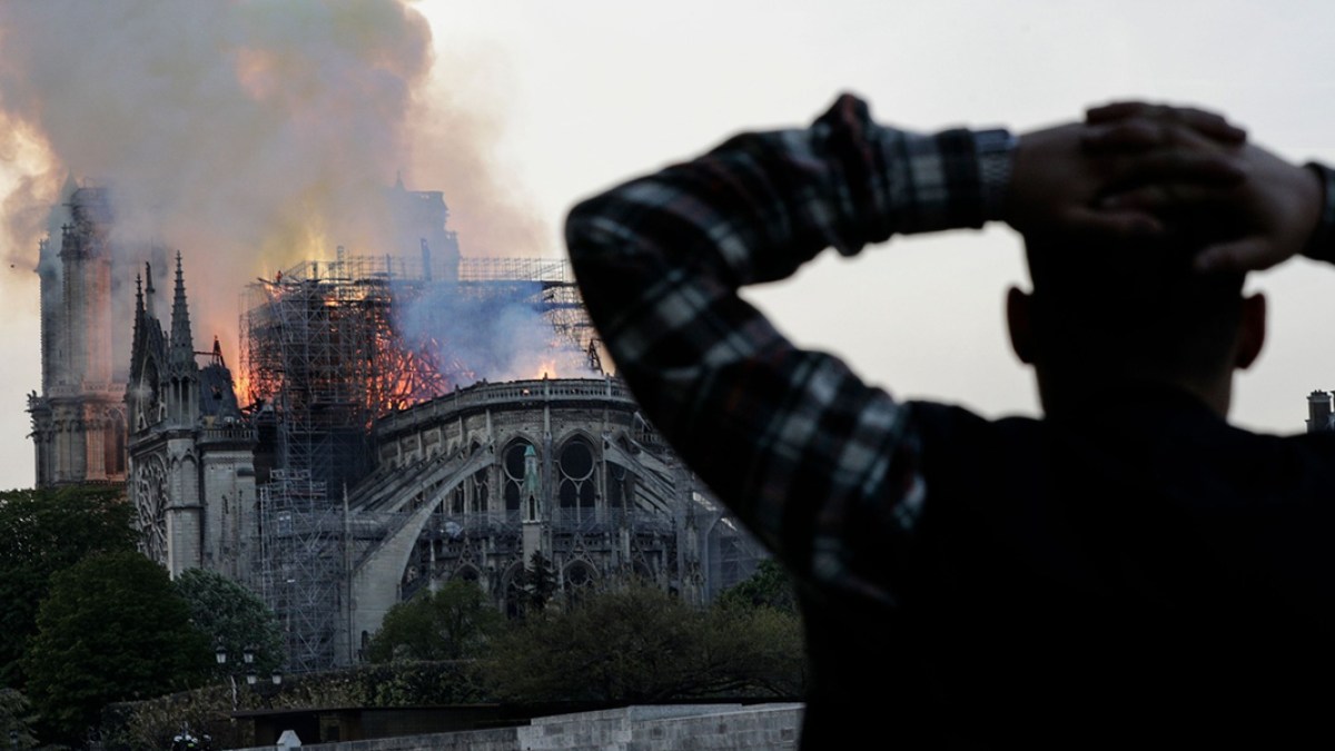 web3-notre-dame-paris-fire-man.jpg