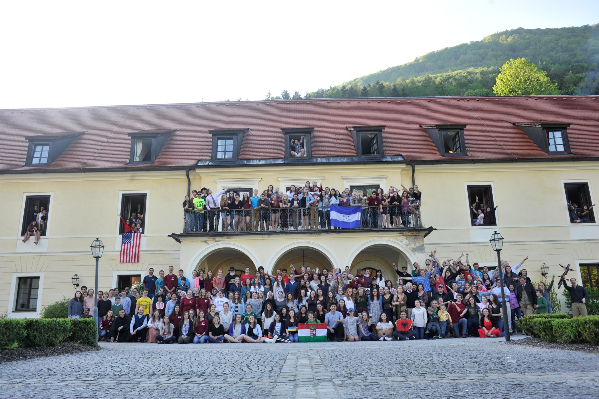 9.-groupphoto.jpg