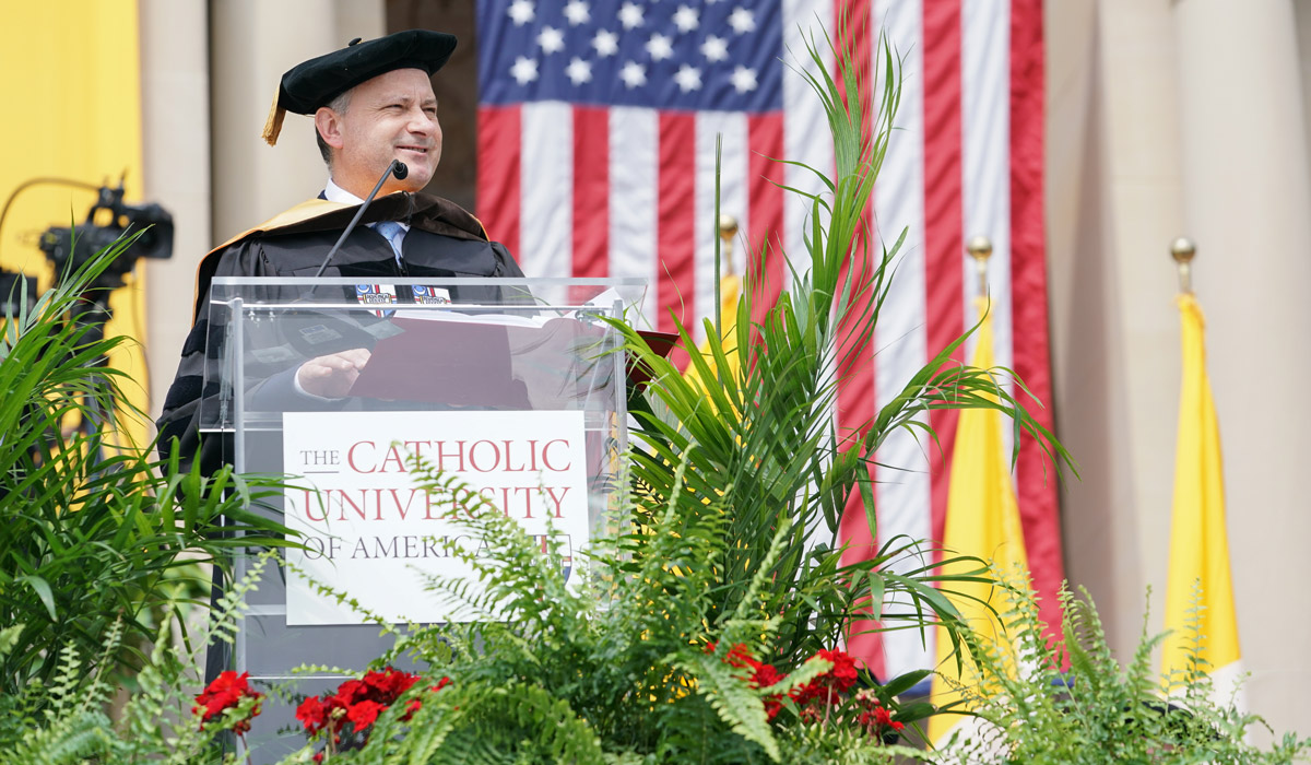 Jesús Colina, en el discurso de graduación de la Universidad Católica de América