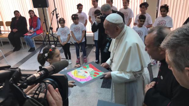El Papa visitó refugiados en el centro Vrazhdebna