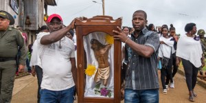 El ‘Cristo Mutilado’ bendecido por el Papa en Colombia regresó a Bojayá