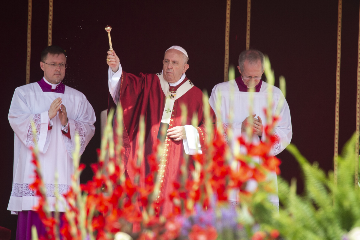 POPE HOLY MASS PENTECOST