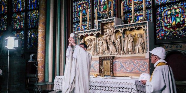 First mass celebrated in Notre-Dame Cathedral