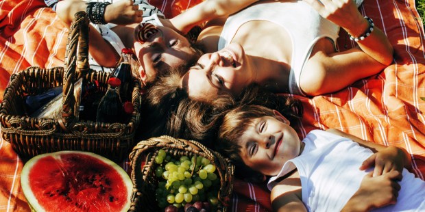PICNIC, MOTHER, KIDS